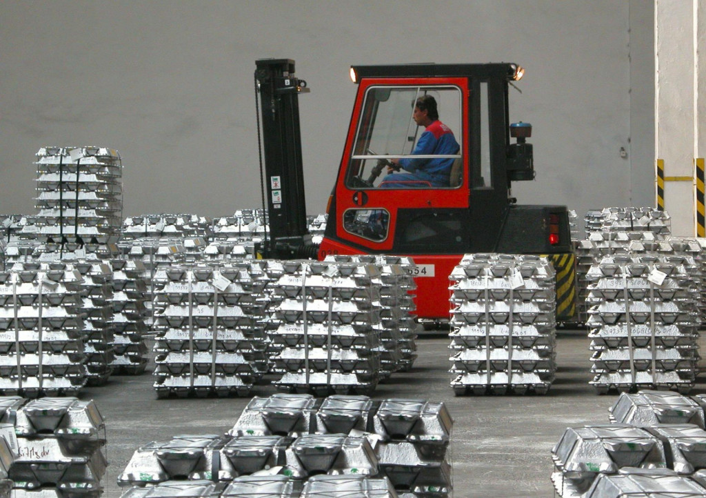 Snímka z roku 2003, kedy hlinikáreň v Slovalcu ešte napredovala.

FOTO: TASR/Jozef Ďurník