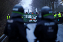 Protest s cieľom zablokovať založenie novej mládežníckej organizácie nemeckej krajne pravicovej strany Alternatíva pre Nemecko. FOTO: Reuters