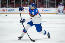 Slovensk&yacute; hokejov&yacute; &uacute;točn&iacute;k Juraj Pekarč&iacute;k. FOTO: Profimedia.sk