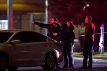 Strieľalo sa vo vnútri banketovej sály, ktorá má spoločné parkovisko s ďalšími podnikmi. FOTO: Reuters