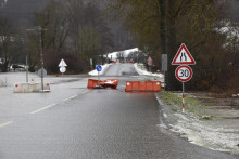 Cestári okrem toho pripomenuli, že horský priechod Šútovce je v zimnej sezóne uzavretý pre vozidlá nad desať metrov dĺžky. FOTO: TASR/Lukáš Mužla