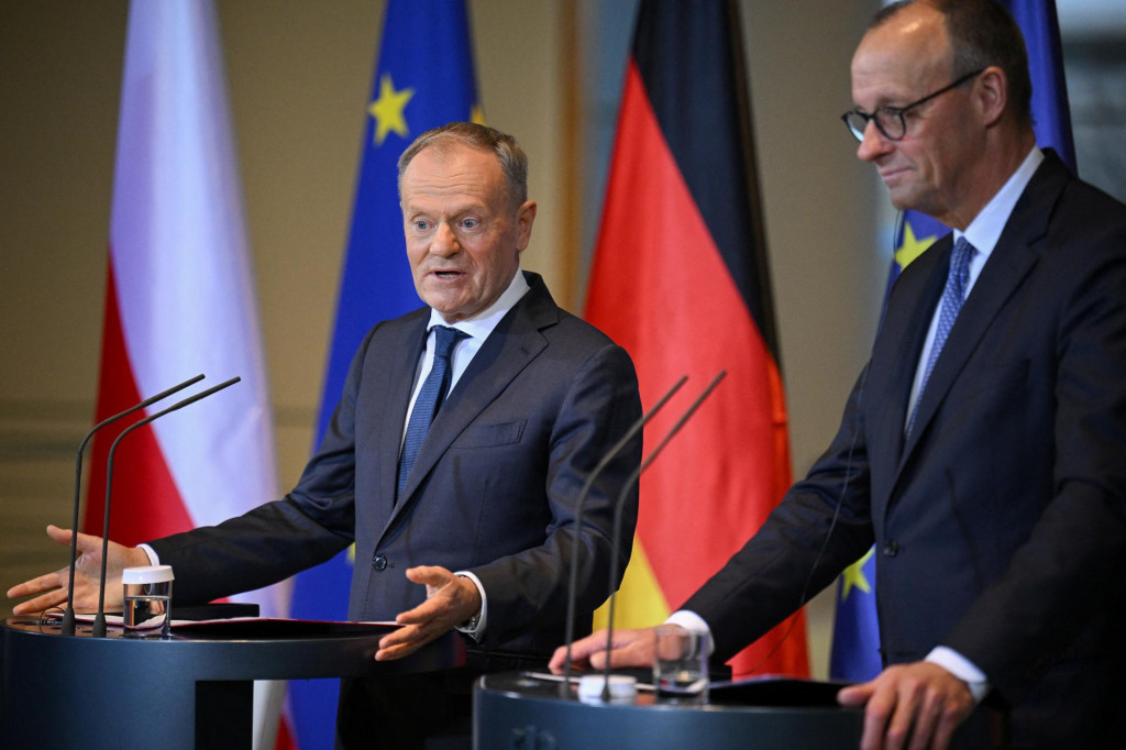 Nemecký kancelár Friedrich Merz a poľský premiér Donald Tusk na stretnutí v Berlíne. FOTO: REUTERS