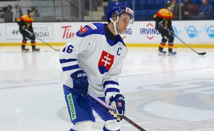 Mladý hokejista Slovana Kukumberg mal vážnu nehodu. Má ležať v umelom spánku na Kramároch