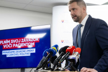 Minister zdravotníctva Kamil Šaško počas tlačovej konferencie na tému Predstavenie roky očakávaného návrhu nového zákona o lieku.