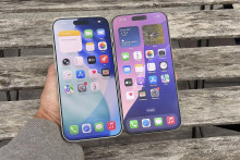 Tohtoročný špičkový iPhone 17 Pro Max síce pokračuje svojim spôsobom v tradícii top modelov Applu, zároveň však priniesol oproti predchodcovi významné zmeny, ktoré z neho robia trochu iný smartfón. Porovnanie oboch modelov tvárou v tvár tieto zmeny zvýrazňuje.