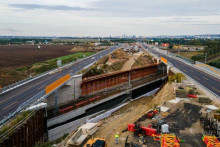 Dokončiť sa musí ešte diaľnica D1, ktorá bude širšia.