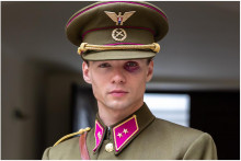 Jolo Šándor skončí zmlátený s veľkým monoklom.