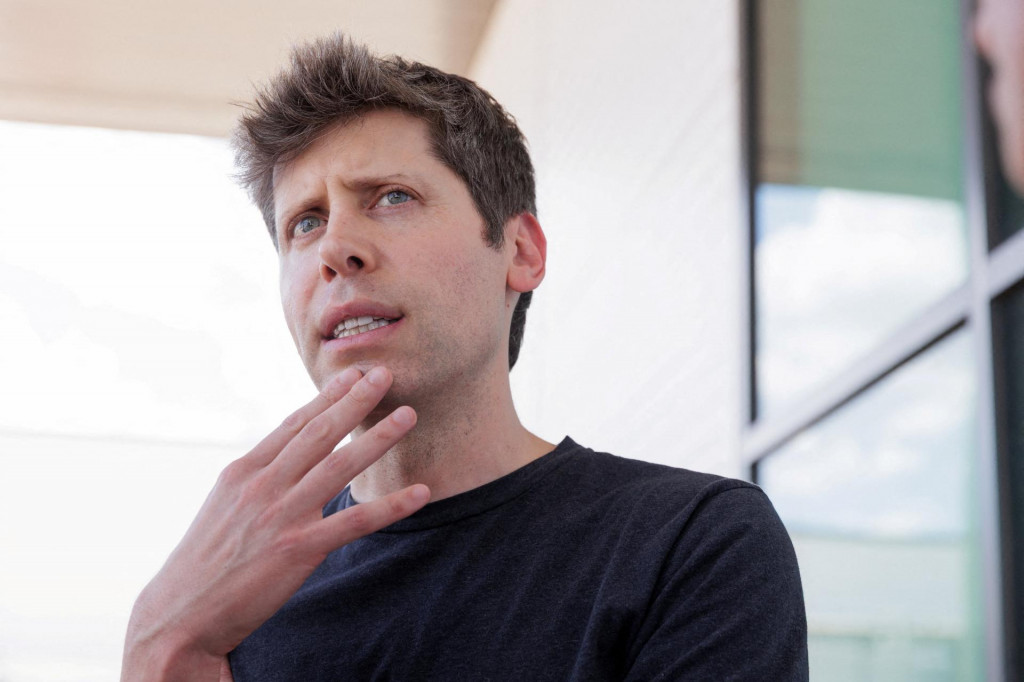 Šéf firmy OpenAI Sam Altman hovorí na tlačovej konferencii firmy v dátovom centre v Abilene, v štáte Texas. FOTO: REUTERS