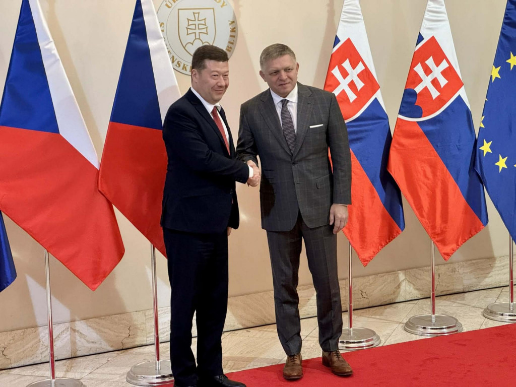 Robert Fico a Tomio Okamura. FOTO: HN/Akos Cs&eacute;pl&ouml;