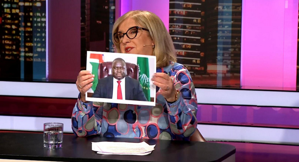 Elena Vacvalová v Sedem ukazuje novodobého Adolfa Hitlera.