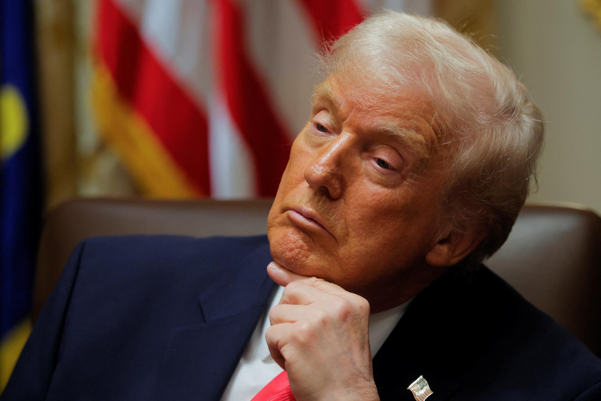 Trump udelil milosť demokratickému kongresmanovi obvinenému z úplatkárstva a sprisahania