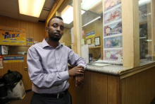 Somálčania posielajú bežne z cudziny peniaze príbuzným domov. Predvlani to bolo 1,7 miliardy dolárov. To je viac ako somálsky štátny rozpočet. Krajina z toho žije. FOTO: REUTERS