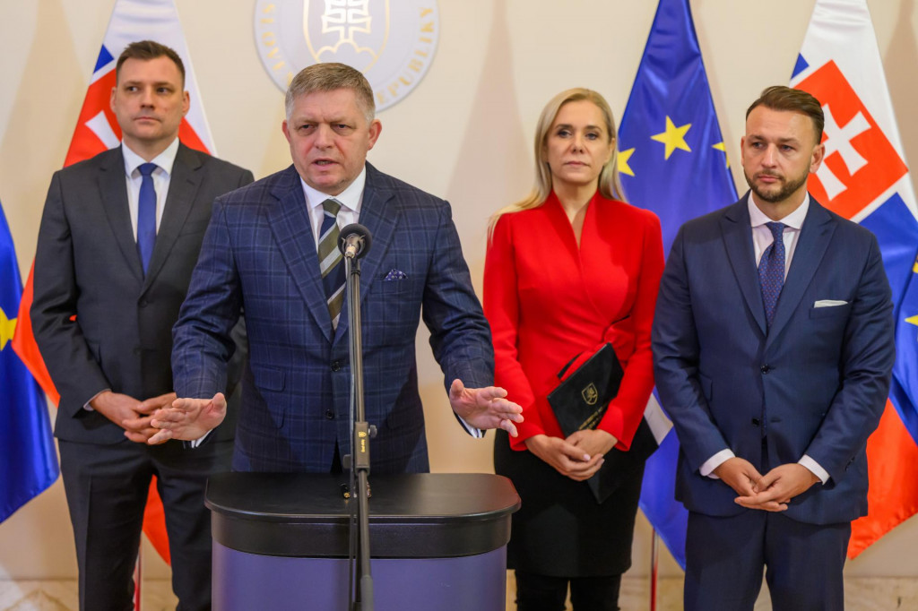 Na snímke zľava minister životného prostredia Tomáš Taraba, predseda vlády Robert Fico, ministerka hospodárstva Denisa Saková a minister vnútra Matúš Šutaj Eštok.

FOTO: TASR/ J. Novák