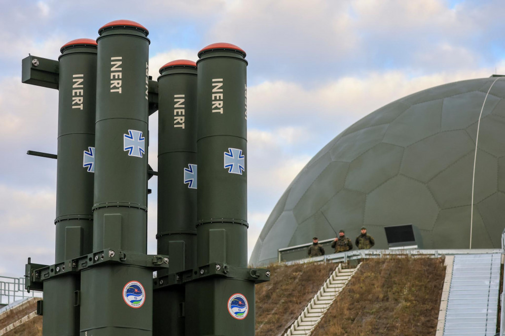 Odpaľovač nového protiraketového systému Arrow 3 sa nachádza pred radomovým krytom v nemeckom meste Annaburger. FOTO TASR/AP