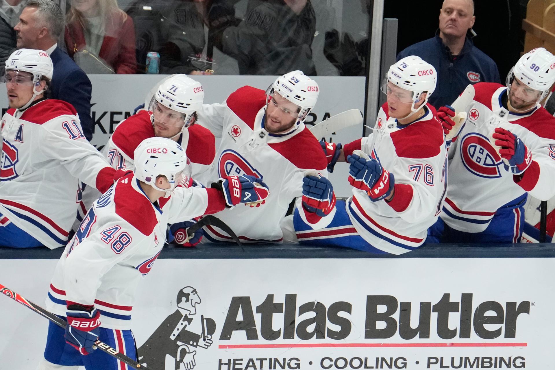 NHL: Slafkovský skóroval v druhom zápase po sebe, prispel k výhre nad Winnipegom. Regenda bodoval tiež