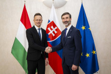 Na snímke zľava maďarský minister zahraničného obchodu a zahraničných vecí Péter Szijjártó a minister zahraničných vecí a európskych záležitostí SR Juraj Blanár (Smer- SD). FOTO: TASR/Jakub Kotian