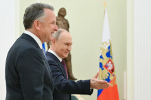 Ruský prezident Vladimir Putin a vyslanec amerického prezidenta Steve Witkoff. FOTO: Reuters