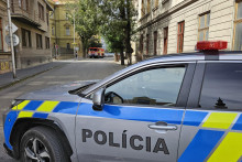 Polícia v Žiline zasahuje na rôznych miestach pre podozrenie na únik neznámej látky. FOTO: TASR/Milan Drozd