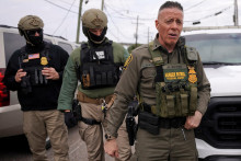 Ministerstvo vnútornej bezpečnosti uviedlo, že operácia bude zameraná na páchateľov trestných činov prepustených z väzby vďaka pravidlám mesta, ktoré obmedzujú spoluprácu s federálnymi imigračnými orgánmi. FOTO: REUTERS