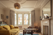 Projekt, nazvaný v dokumentácii ako Twin Pitches House Extension (Prístavba domu s dvojitými strechami), je skutočne podarený. A celý ten dobre zdokumentovaný rozsah stavebných prác pritom dokladá, ako vydretá a zaslúžená tá úprava vlastne bola. FOTO: Jim Stephenson