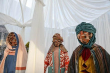 Brusel čelí kritike aj vandalizmu