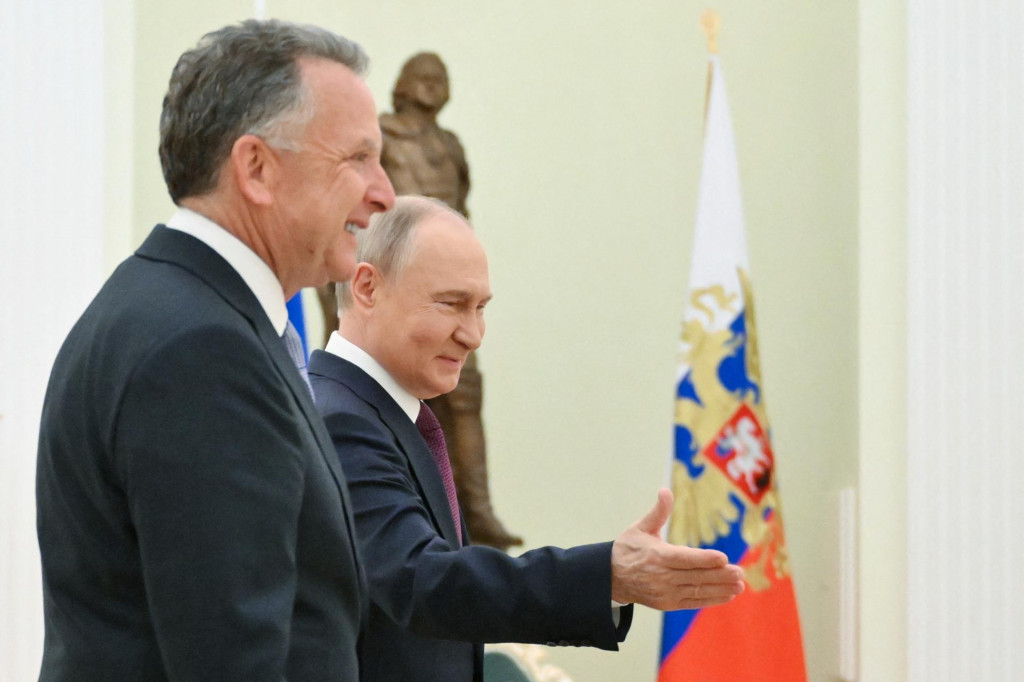 Ruský prezident Vladimir Putin a vyslanec amerického prezidenta Steve Witkoff. FOTO: Reuters