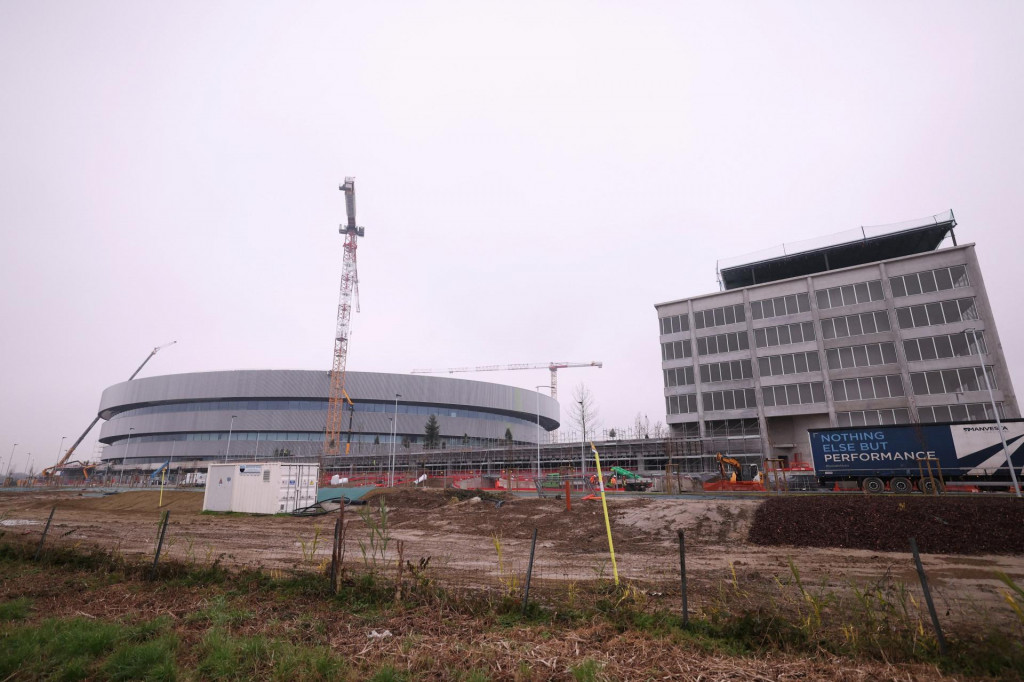 Rozostavaná hokejová hala v Miláne. FOTO: Reuters