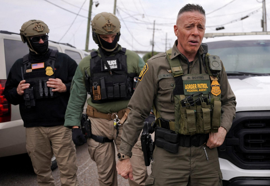 Ministerstvo vnútornej bezpečnosti uviedlo, že operácia bude zameraná na páchateľov trestných činov prepustených z väzby vďaka pravidlám mesta, ktoré obmedzujú spoluprácu s federálnymi imigračnými orgánmi. FOTO: REUTERS