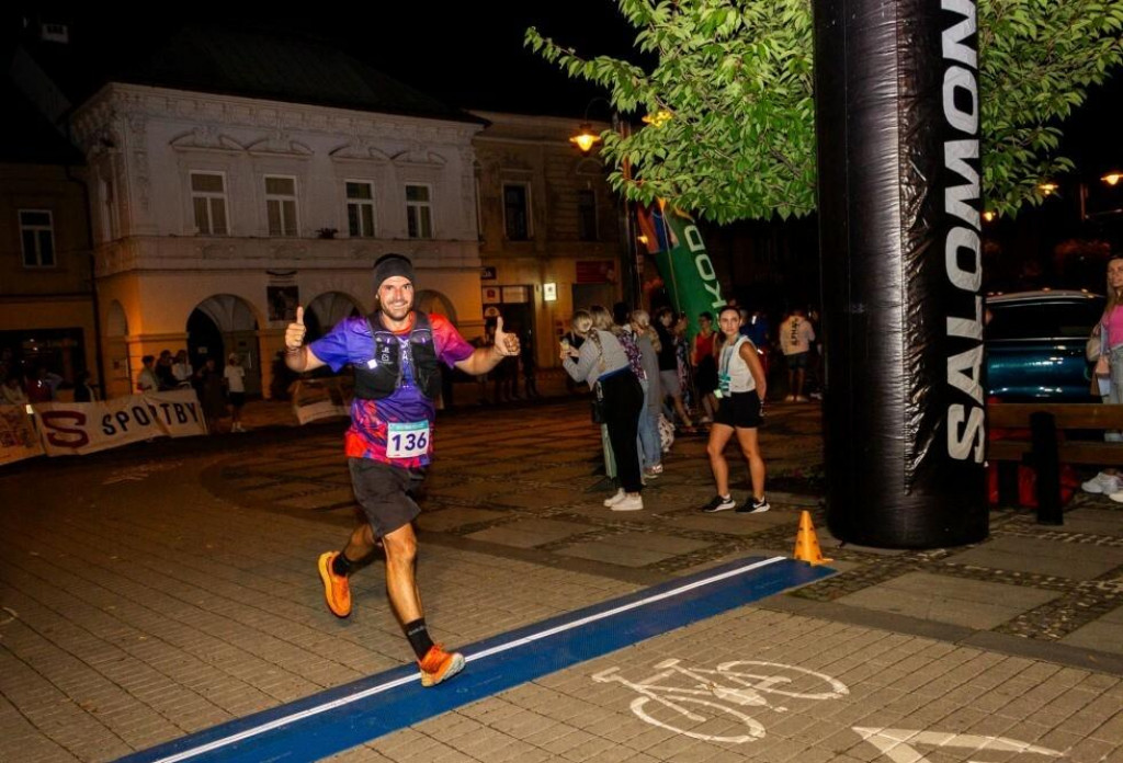 Mikuláš na Balážke a slam poetry na plátne.