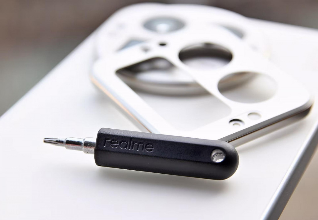 Realme s novinkou GT 8 Pro dá majiteľom možnosť vymeniť zadný modul s fotoaparátmi za iný s odlišným tvarom.