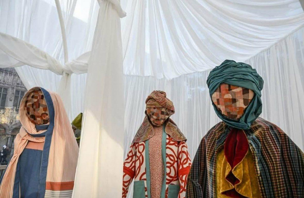 Brusel čelí kritike aj vandalizmu