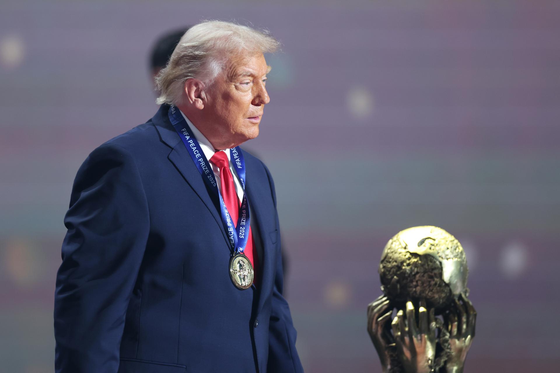 FIFA udelila Trumpovi historicky prvú Cenu mieru. Humanitárne organizácie to kritizujú