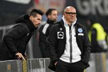 Sprava tréner Francesco Calzona (Slovensko) a asistent trénera Marek Hamšík. FOTO: TASR/Michal Svítok