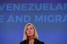 Bývalá šéfka európskej diplomacie Federica Mogheriniová má problém. FOTO: Reuters/J. Geron