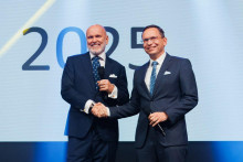 Funkciu generálneho riaditeľa a predsedu predstavenstva Slovnaftu preberá od decembra 2025 Gabriel Szabó (vpravo). FOTO: Slovnaft