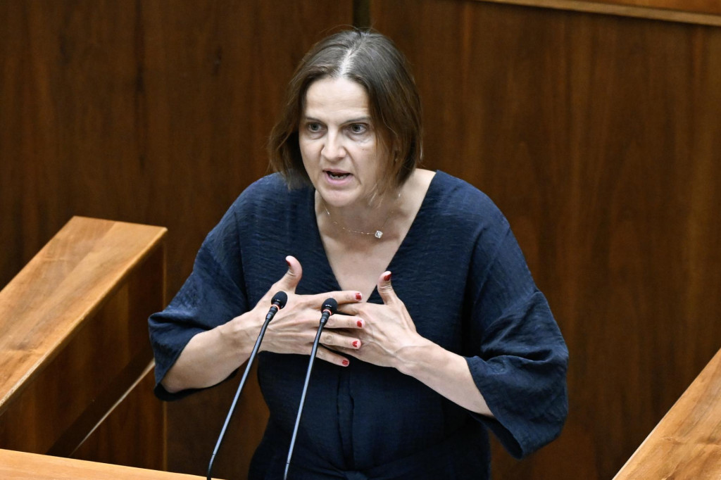 Na sn&iacute;mke poslankyňa NR SR M&aacute;ria Kol&iacute;kov&aacute; (SaS) počas rokovania mimoriadnej 16. sch&ocirc;dze N&aacute;rodnej rady (NR) Slovenskej republiky 16. j&uacute;la 2024 v Bratislave. FOTO TASR - Pavel Neubauer FOTO: Pavel Neubauer