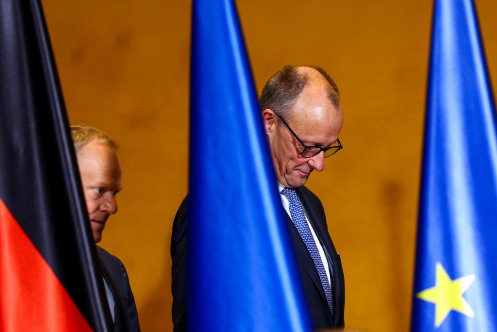 Nemecký kancelár Friedrich Merz a poľský premiér Donald Tusk. FOTO: REUTERS