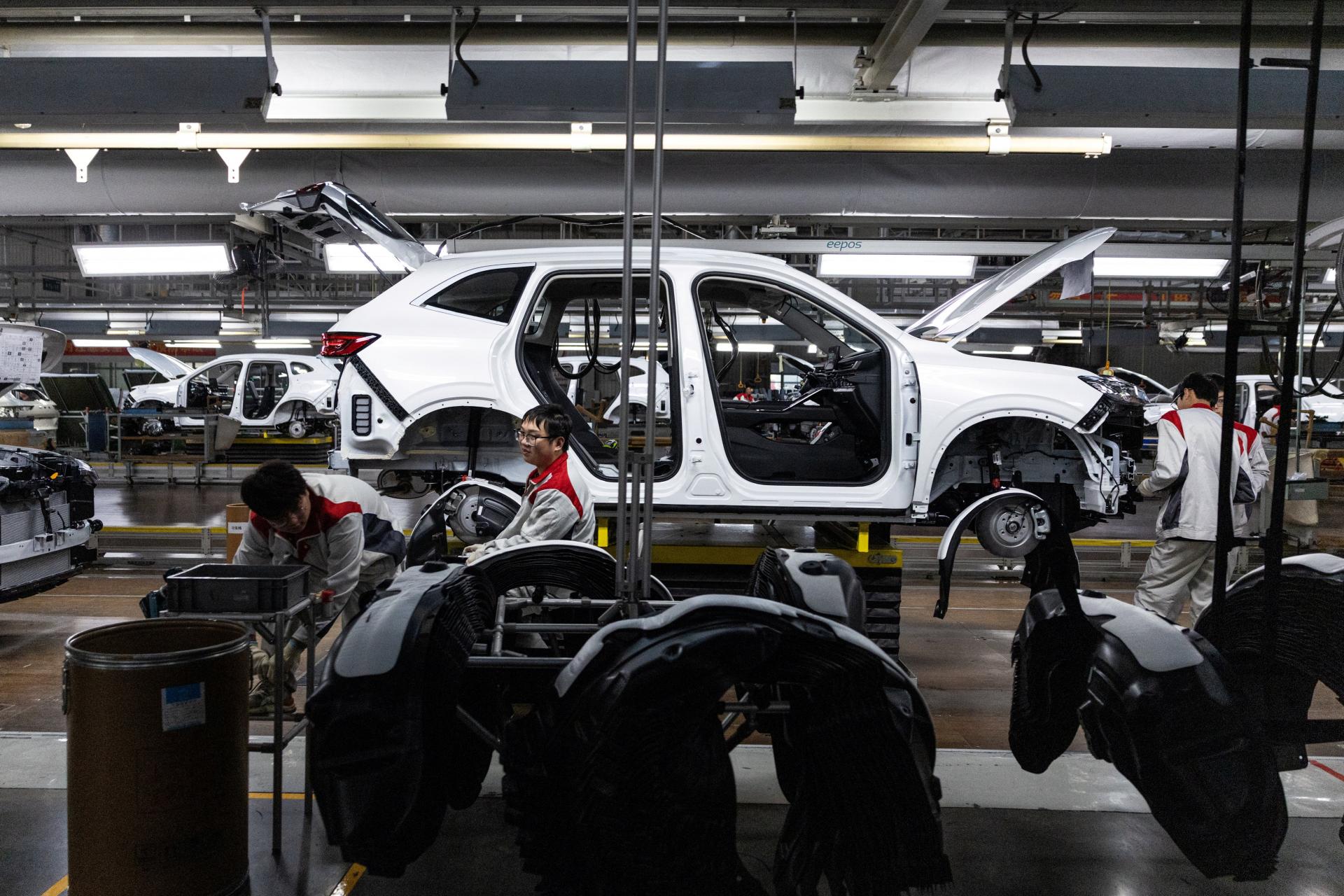 Automobilky žiadajú prehodnotenie zákazu spaľovacích motorov, EÚ čelí tlaku na zmenu plánu