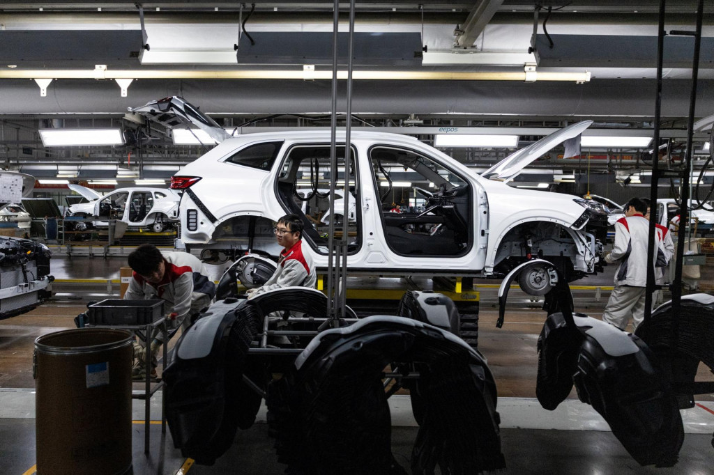 Štáty EÚ sa rozchádzajú v otázke zákazu spaľovacích motorov do roku 2035. FOTO: REUTERS