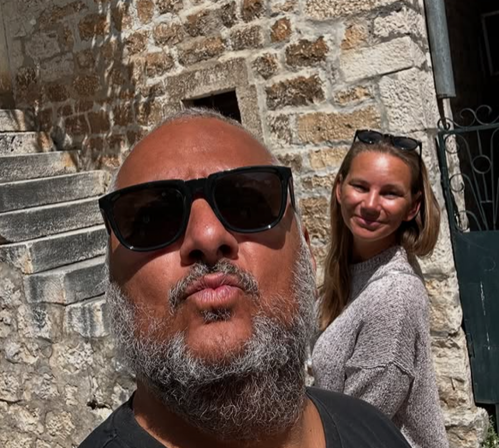 Patrik s manželkou Nikolou.