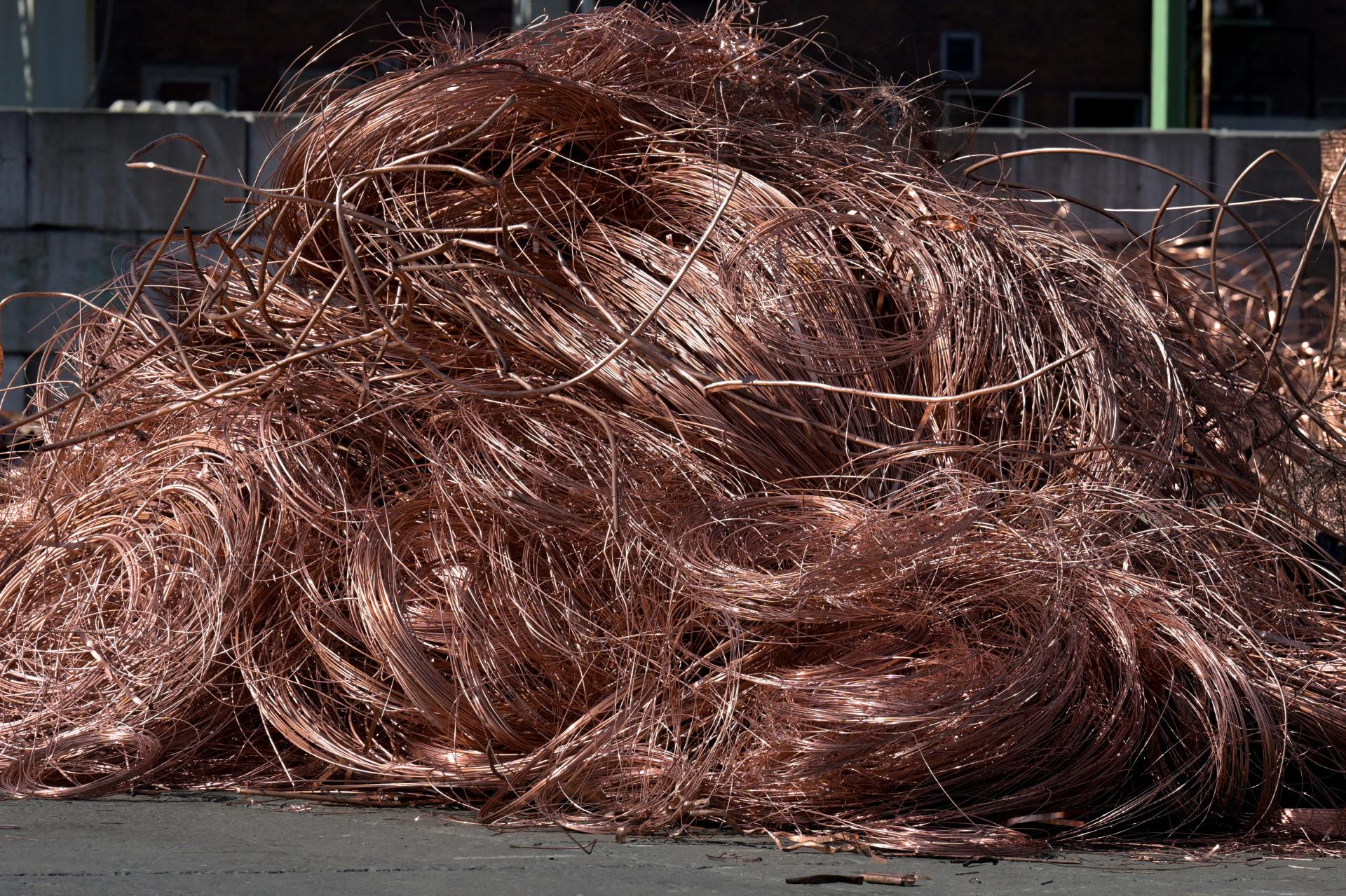 Cena medi láme rekordy. Podpora z Číny a obavy z ciel v USA ju tlačia hore