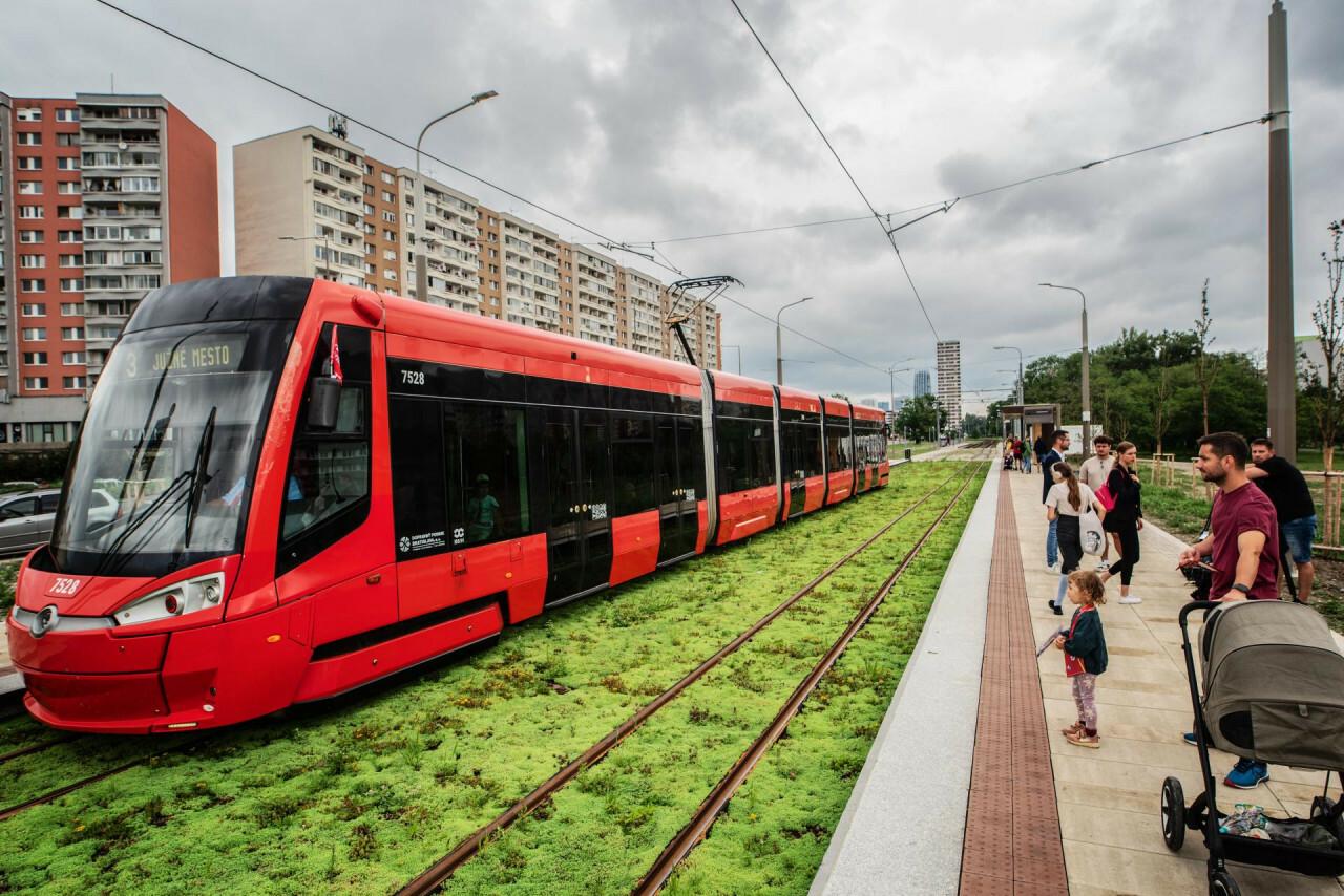 Vallovi to nevyšlo ani druhýkrát. Najväčší električkový tender stroskotal, mesto ho muselo vyhlásiť znova