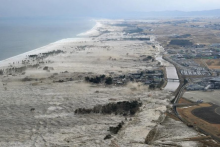 Masívna cunami zasiahla pobrežné oblasti Iwanuma v severovýchodnom Japonsku v marci. FOTO: REUTERS