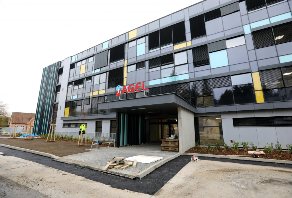 Zvolenská nemocnica pokračuje s výstavbou nového pavilónu chirurgie vo svojom areáli.