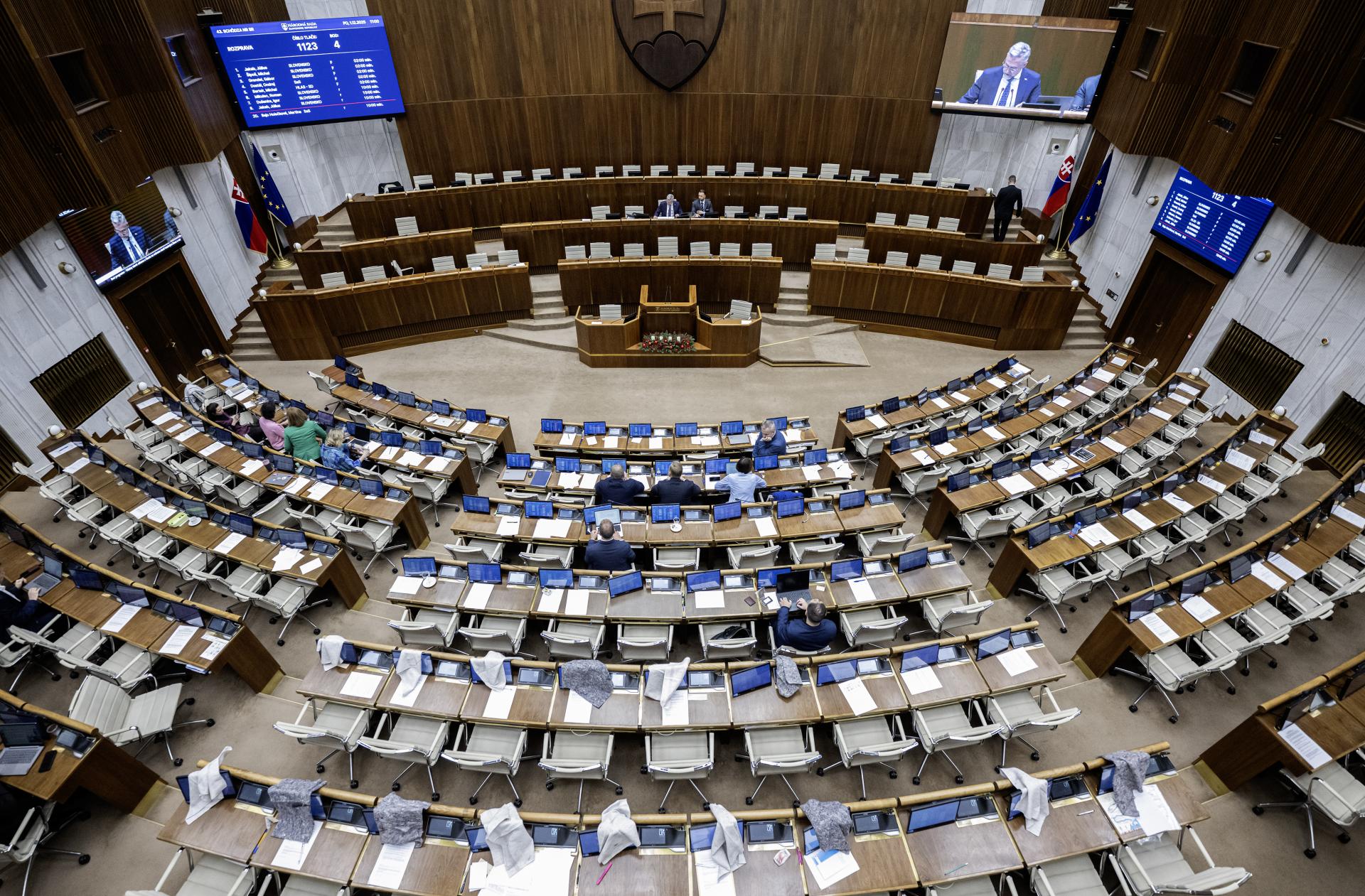 Ani druhý pozmeňujúci návrh nerieši riziká, tvrdí Úrad na ochranu oznamovateľov