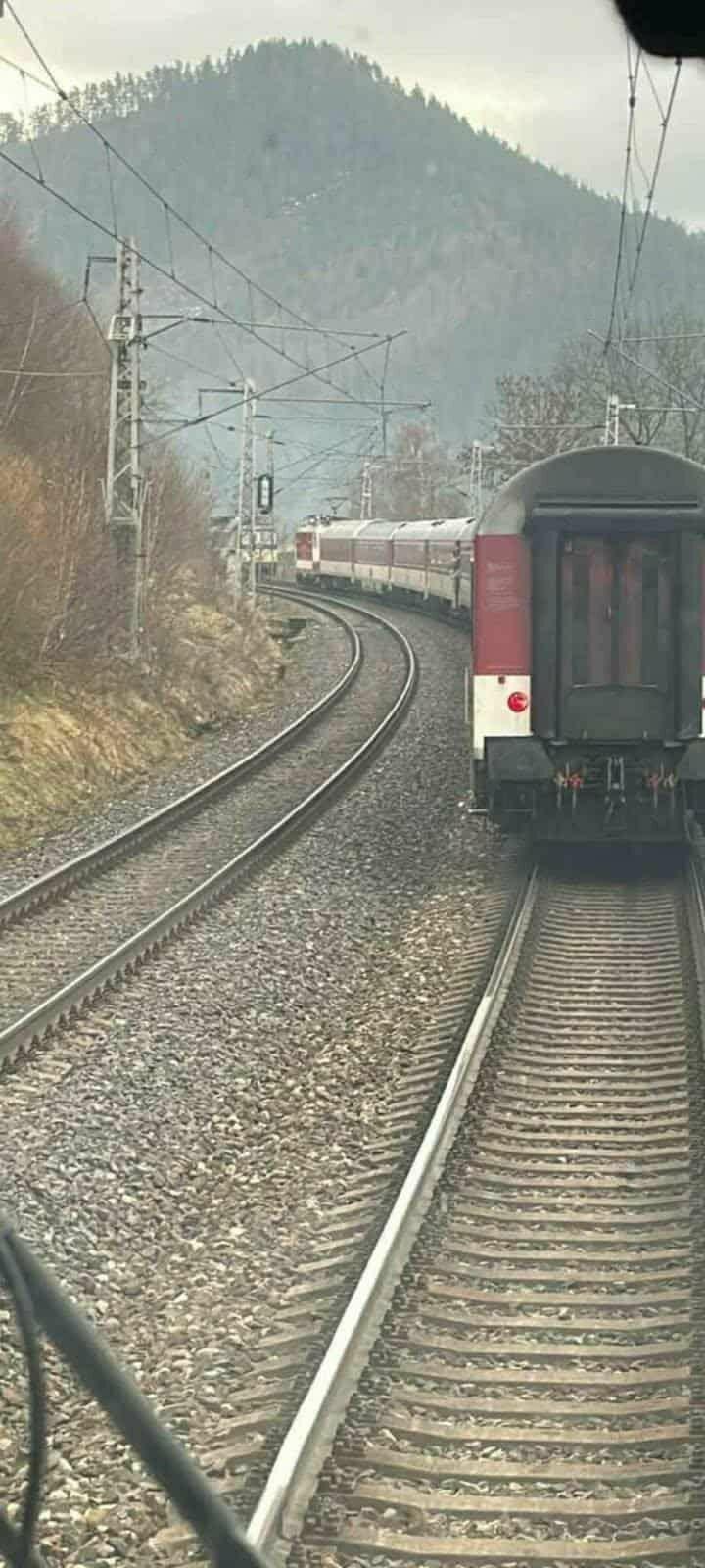Na Liptove išli vlaky oproti sebe, zastavili pár metrov od seba