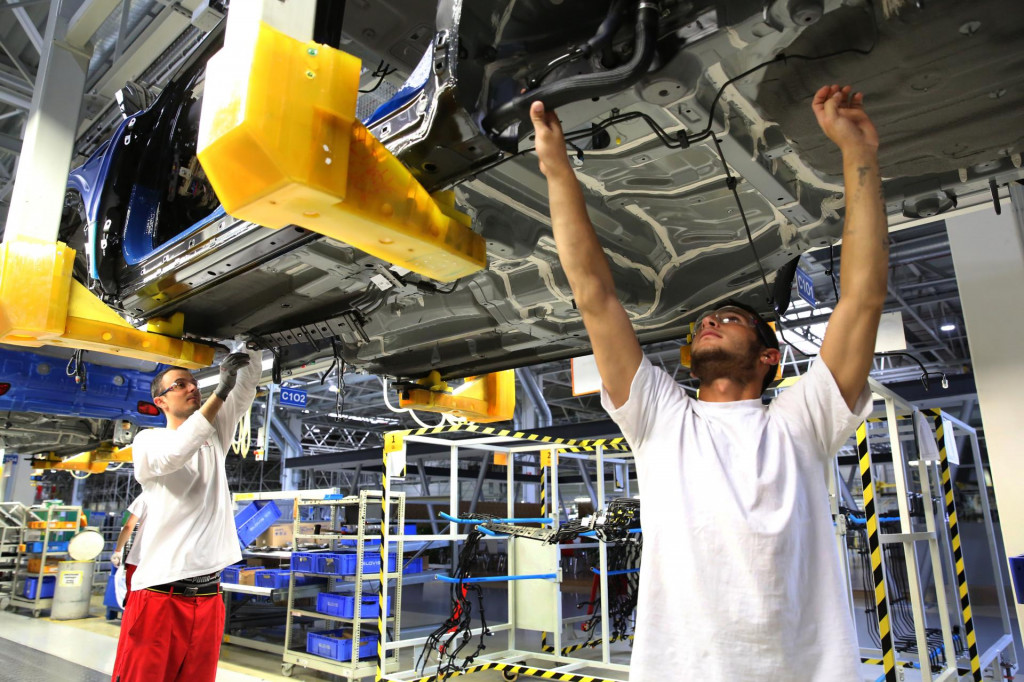 Zamestnávatelia vnímajú celkové ochladenie ekonomiky, čo sa premieta do utlmenia investičných aktivít.  FOTO: HN/Peter Mayer