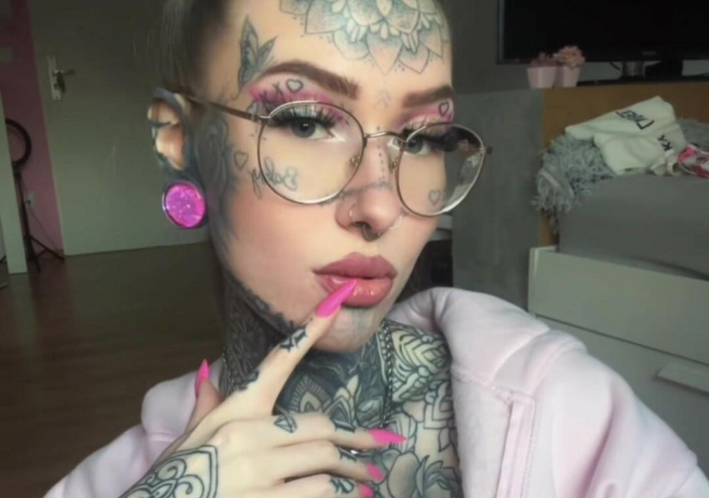 Rodina ju zavrhla, ona je na seba hrdá