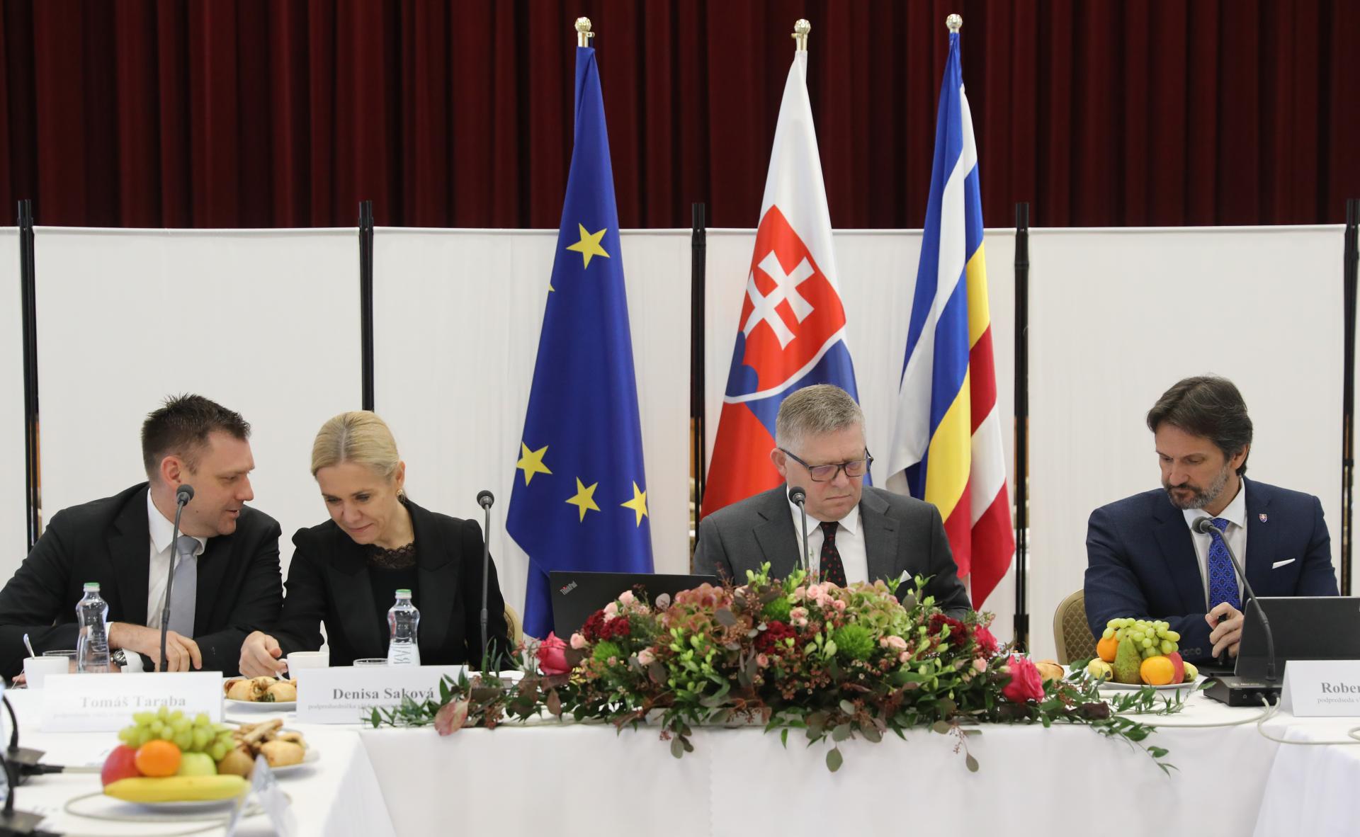 Príchod ministrov na rokovanie vlády