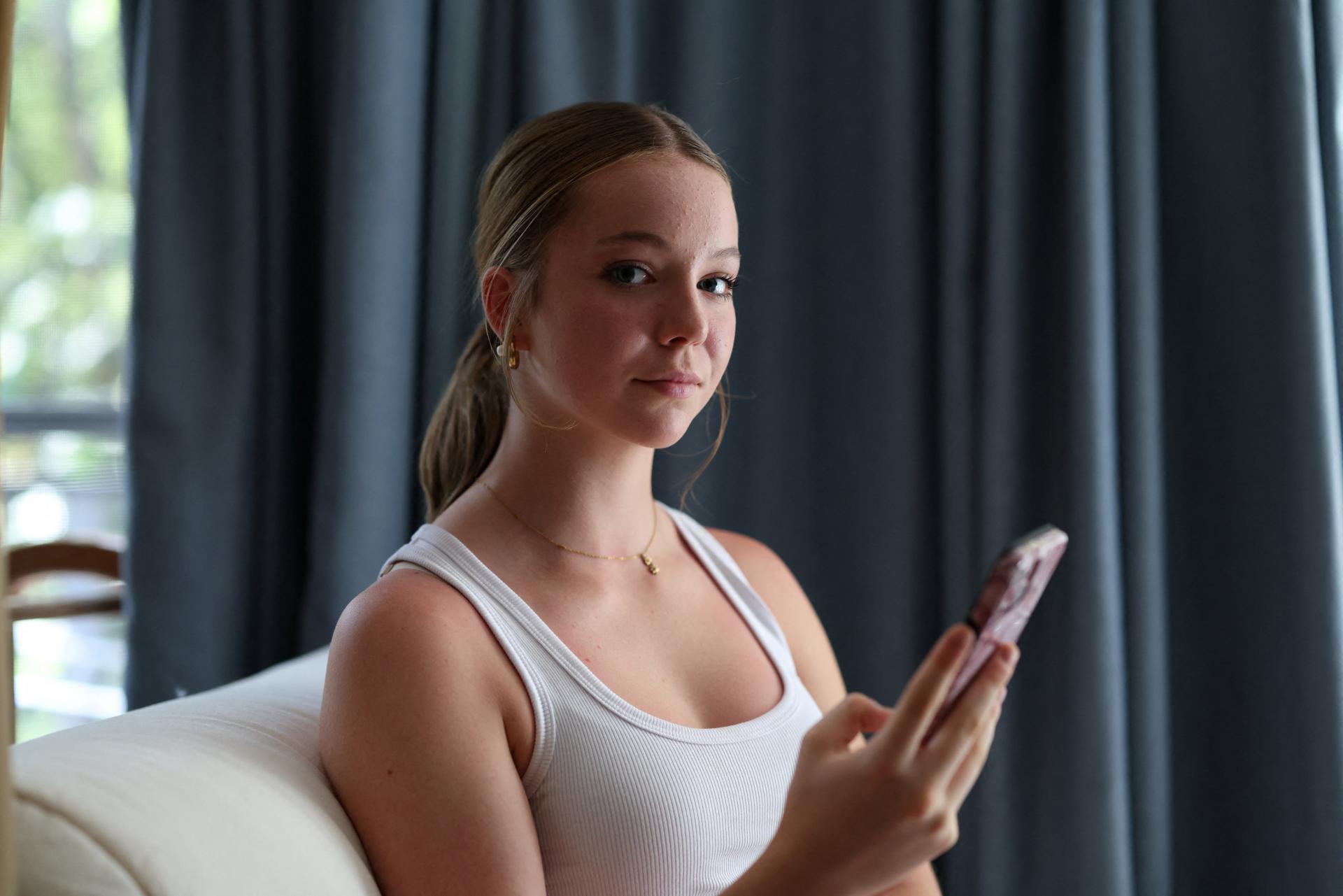 Žiadny TikTok či YouTube. Austrália ako prvá na svete zakázala deťom sociálne siete